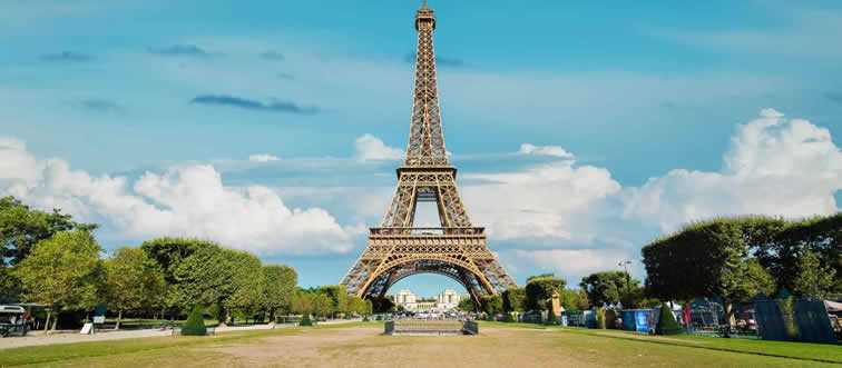 Where's the ultimate 'City of Love' backdrop for your next aesthetic IG post?
